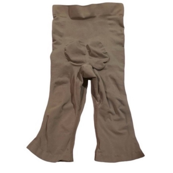 Skims - Picture 3 of 4